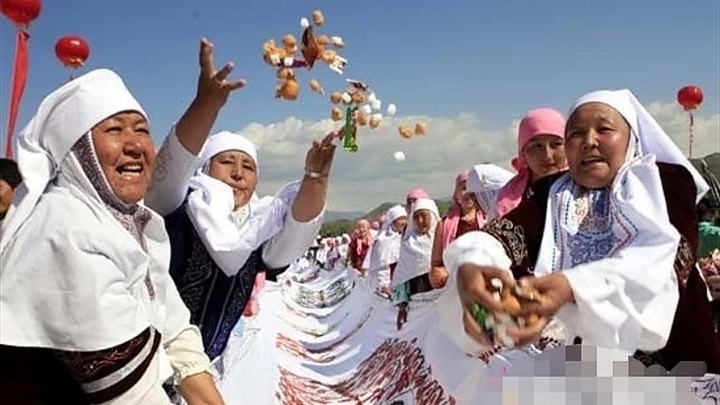 گۇلبارشىن قاناش قىزىنىڭ ءانى "اق اجە"